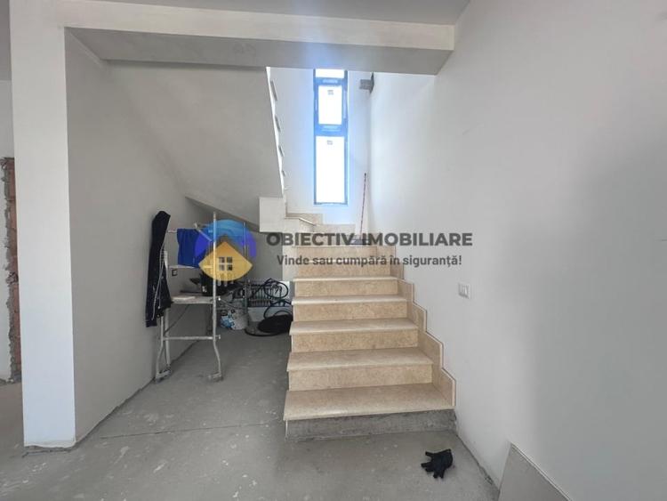Casă cu 3 camere cu Canalizare în Est