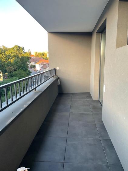 Apartament cu 3 camere decomandat în Hașdeu