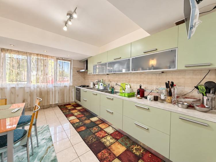 Apartament cu 3 camere decomandat în Eminescu
