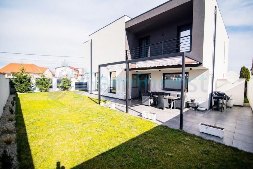 Casă individuală cu 4 camere cu Canalizare în Sânmartin