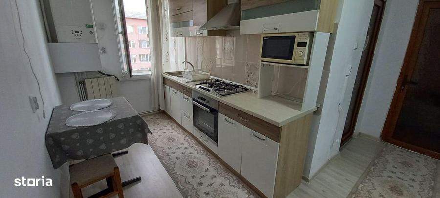Apartament cu 2 camere decomandat, mobilat în Decebal