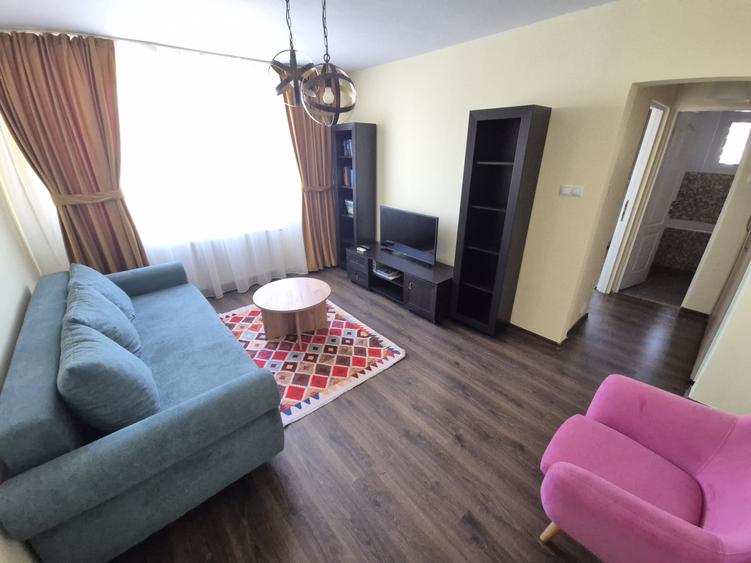 Apartament cu 3 camere semidecomandat în Central