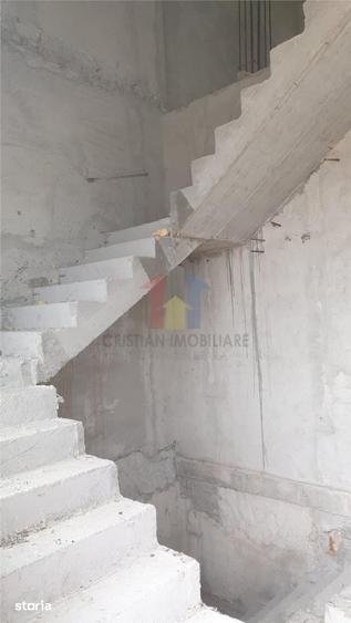 Casă cu 10 camere cu Teren 466 Mp în Ultracentral