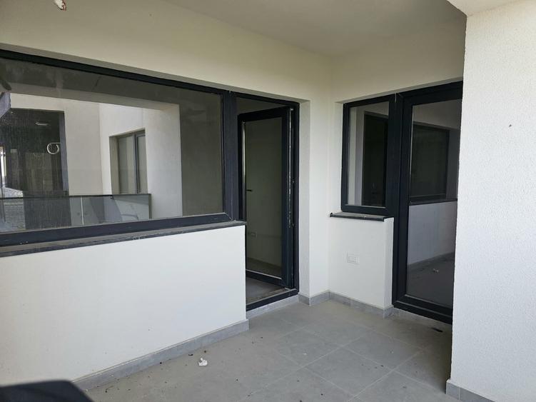Apartament cu 3 camere decomandat în Energia