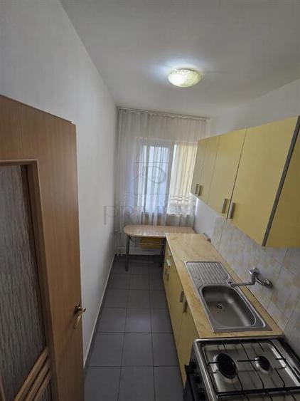 Apartament cu 2 camere semidecomandat, mobilat în Girocului