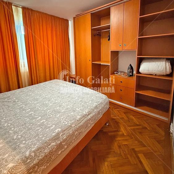 Apartament cu 3 camere semidecomandat în Central
