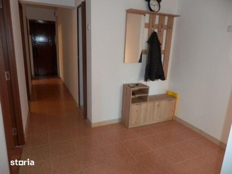 Apartament cu 3 camere decomandat în Aviației