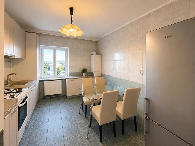Apartament cu 3 camere decomandat, mobilat în Nicolina