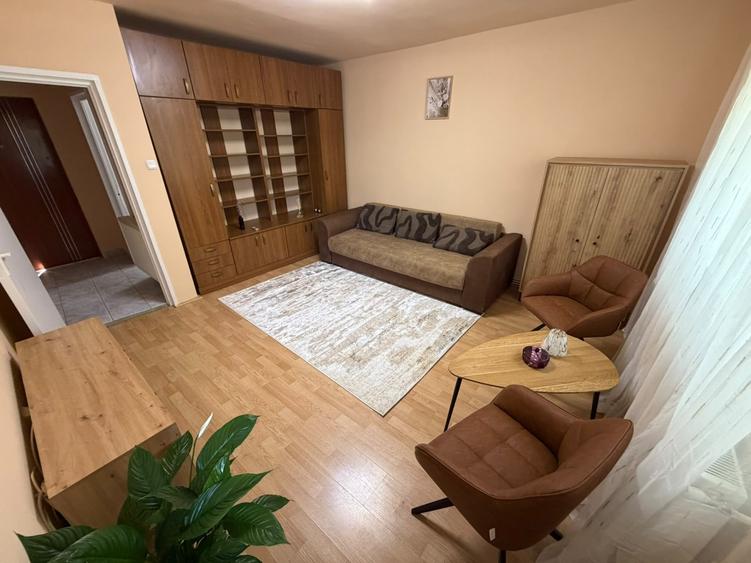 Garsonieră decomandată, mobilată în Cetate