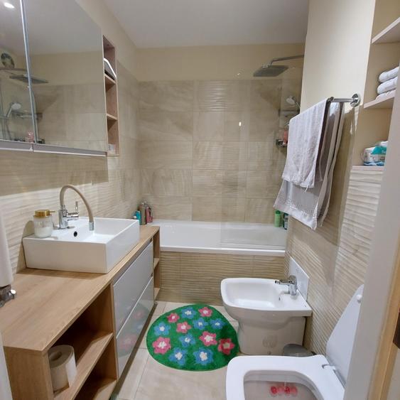 Apartament cu 3 camere semidecomandat în Titan