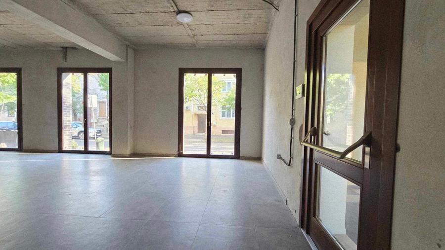 Spațiu comercial, de 102 mp, în Central