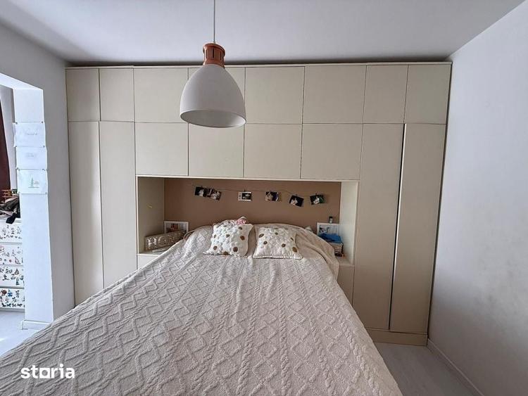 Apartament cu 3 camere decomandat în Craiovița Nouă