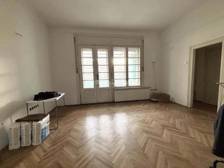Apartament cu 3 camere - 91 mp utili - centru - Locatie excelenta - posibilitate de compartimentar Apartament cu 3 camere - 91 mp utili - centru - Locatie excelenta - posibilitate de compartimentar