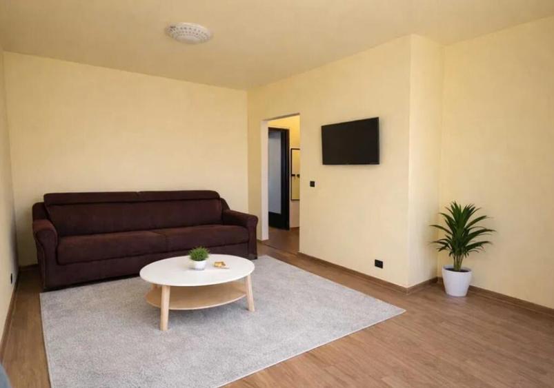 Apartament 2 camere, decomandat - zona Brasovul Vechi - 2