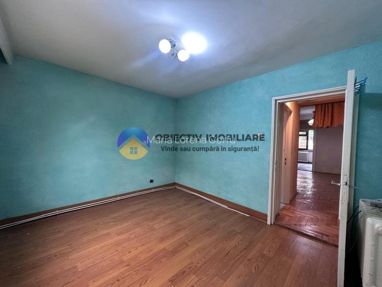 Apartament de vanzare 3 camere- pretabil pentru spatiu comercial