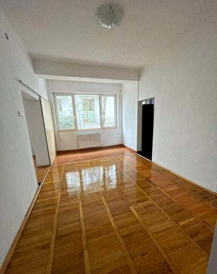 Urgent! 22 Decembrie, apartament la casa ,4 camere, parter - 8