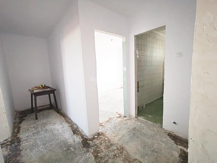 Vanzare 3 cam Obor, Masina de Paine, proaspat zugravit, loc parcare