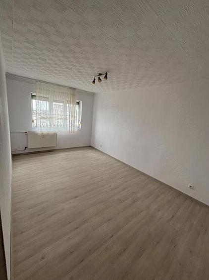 Apartament 3 camere, 74mp, decomandat, Aurel Vlaicu (Lebada), Arad - 2