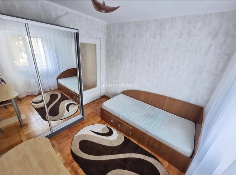 Apartament cu 3 camere decomandat în Podu Roș Apartament cu 3 camere decomandat în Podu Roș