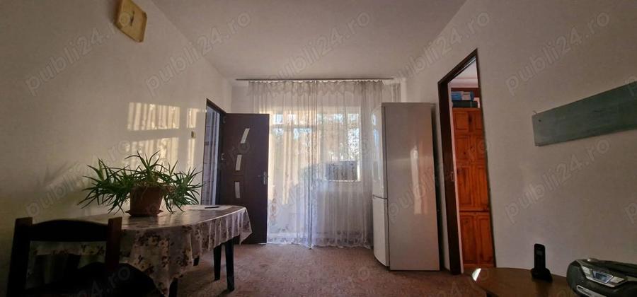Inchiriez apartament 2 camere - 4