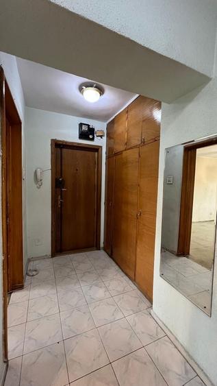 3 camere | metrou Obor in fata scarii - 7