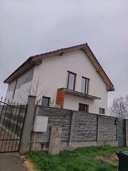 Casa spa?ioasa de vanzare in Macea, jude?ul Arad ideala pentru familie - 1