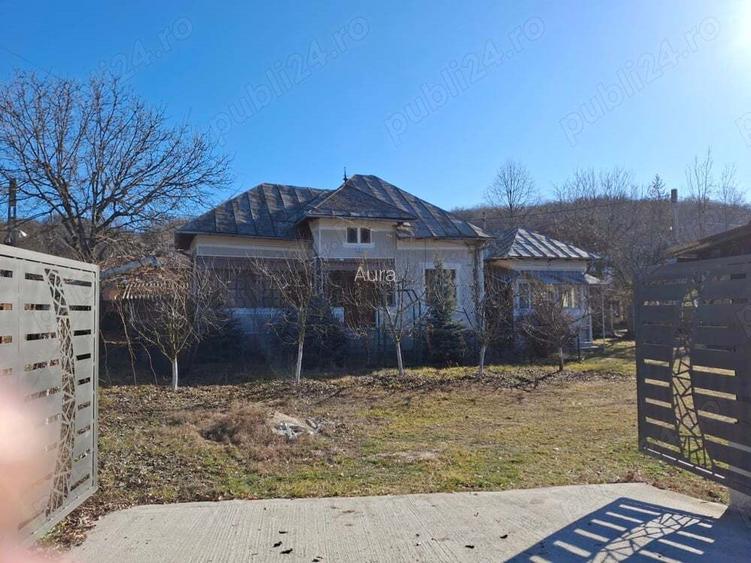 Inchiriez spatiu comercial ?i casa la curte(se inchiriaza separat, magazinul de casa)