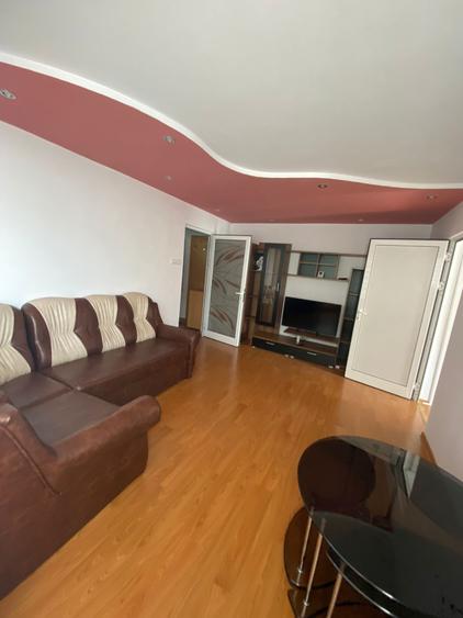 Apartament cu 2 camere, etajul 3/4, zona Podu Ros - 4