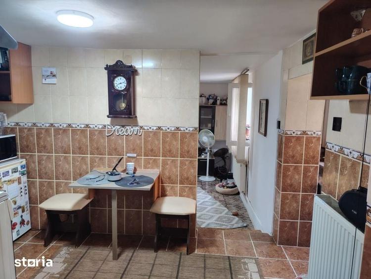 Casă cu 5 camere cu Teren 50 Mp în Siloz