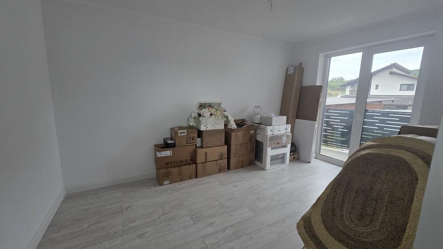 Apartament 4 camere decomandat - 1