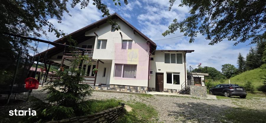 Casă cu 7 camere cu Teren 1267 Mp în Valea Doftanei