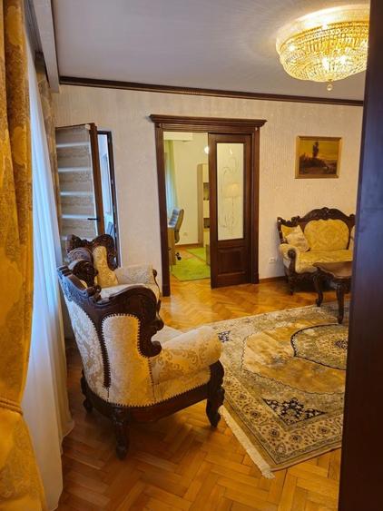 Vila frumoasa ,localizata central\ Unirii Square\Proprietar - 13