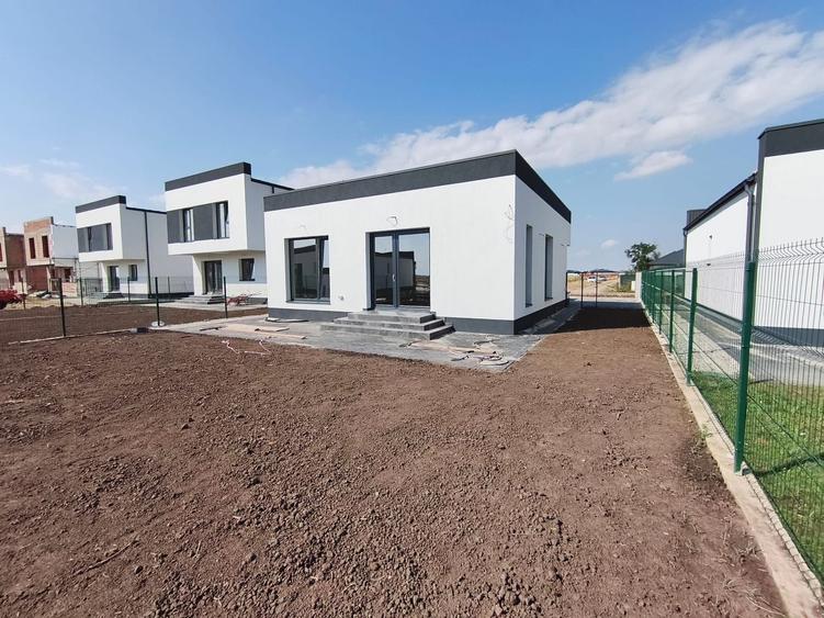 Casa 3 Camere, Curte Generoasa, Dotari Premium - 2