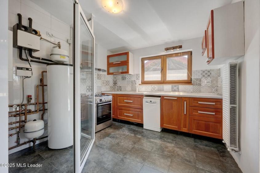 Vila Impresionanta in Tunari - Spatiu, Confort si Eleganta! - 15