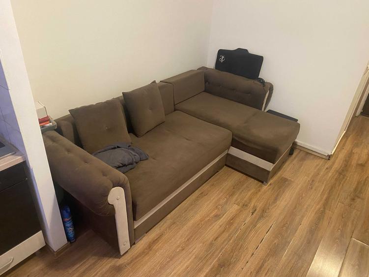 Apartament cu 3 camere semidecomandat în Sud