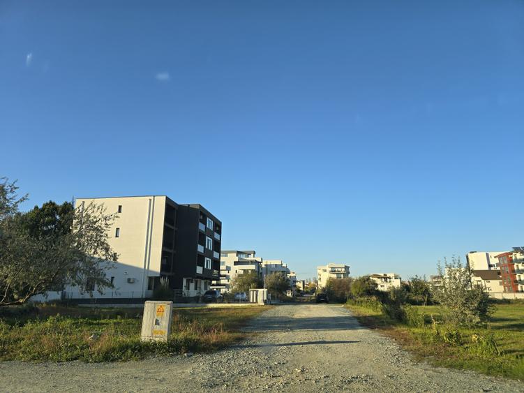 Teren Construcții intravilan de 600 mp, în Nord