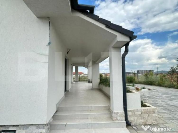 Casa cu 4 dormitoare, 4 bai si 2 bucatarii, terasa si beci - 11