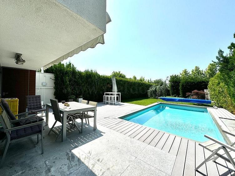 Vilă cu Piscina in Tunari - 25