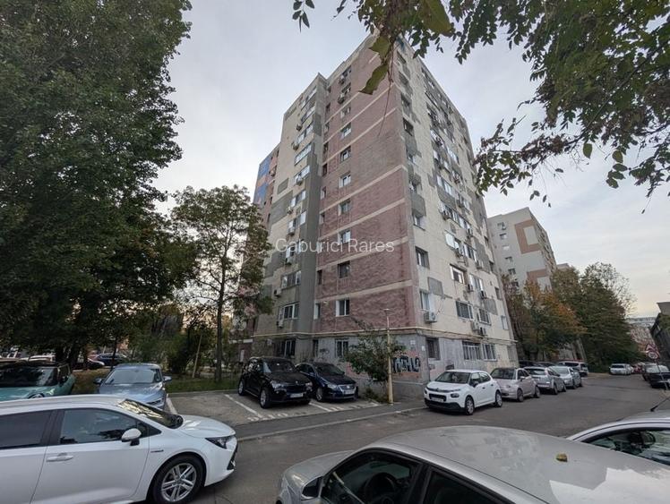 3 Camere Giulești, 60mp, Vedere Panoramică, Total de Renovat 3 Camere Giulești, 60mp, Vedere Panoramică, Total de Renovat