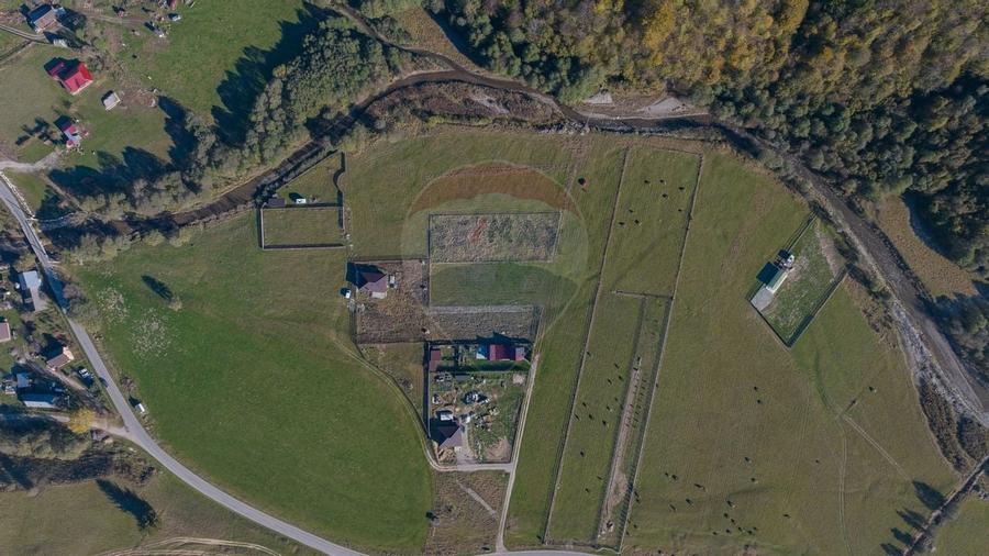 Teren cu priveliște de vis și curent trifazic – Plaiul Foii - 7