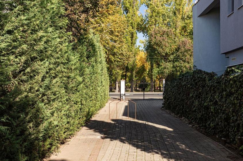 Timisoara - Girocului Vila 12 Camere 4 Bai | 497mp Utili 1373mp Teren - 43