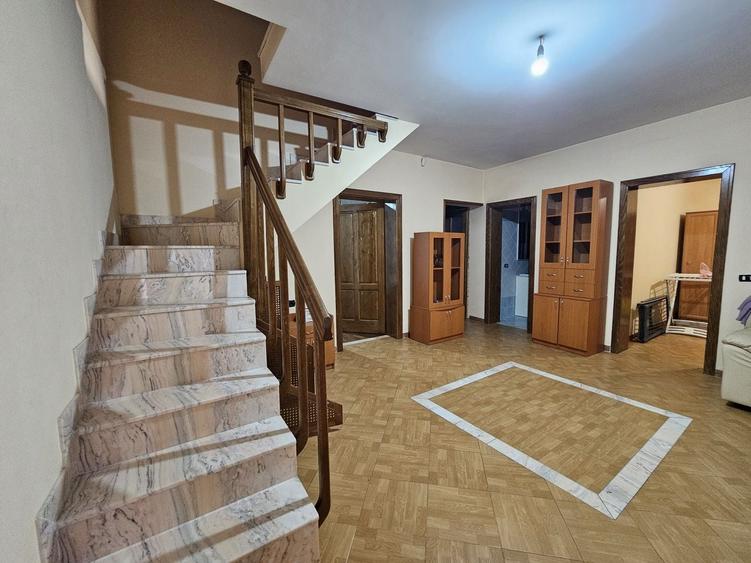 Casa ( S+P+M ) de vanzare, 287 mp, Teren 954 mp - 1