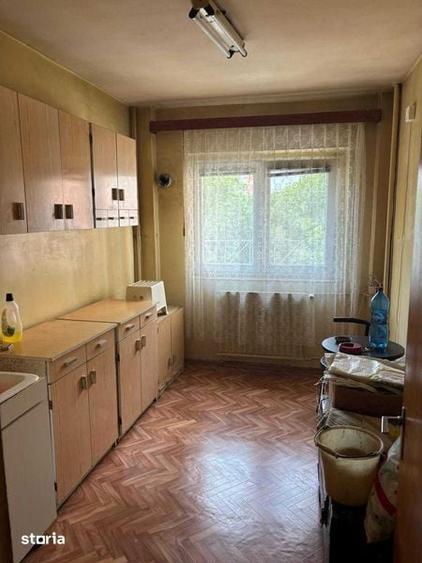 De vanzare - Apartament 4 camere, semidecomandat, Teiul Doamnei nr.5 - 6