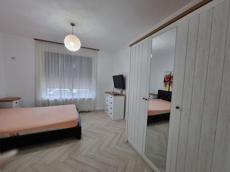 Apartament 3 camere de închiriat în zona Cazino Mamaia (pe partea cu l - 9