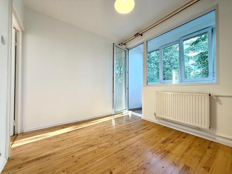 Apartament cu 4 camere decomandat în Drumul Taberei