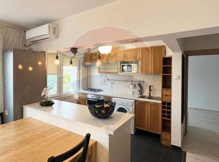 Vanzare apartament spatios,  3 camere - Metrou 1Mai - 10