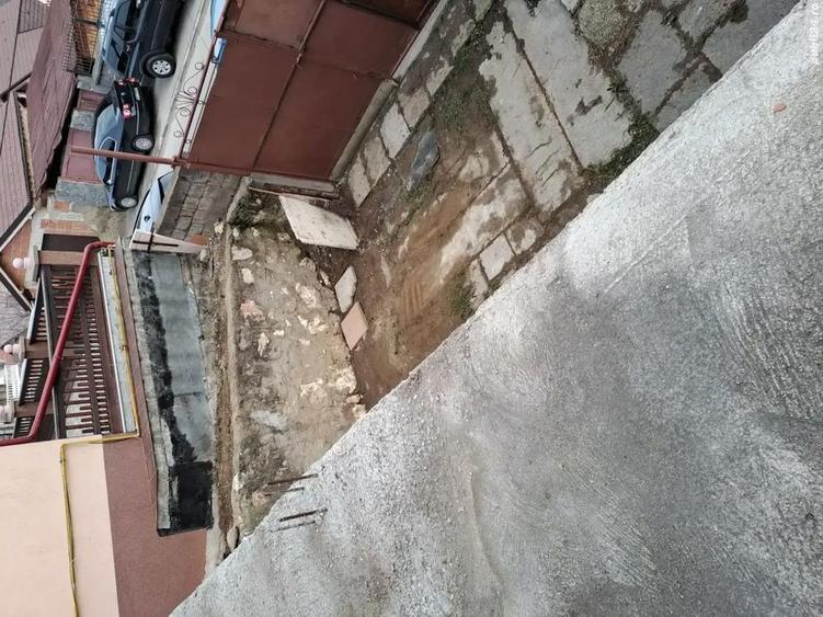 Casa la rosu de vanzare in Codlea - 1