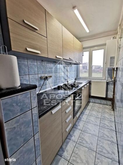 Apartament cu 3 camere semidecomandat, mobilat în Girocului