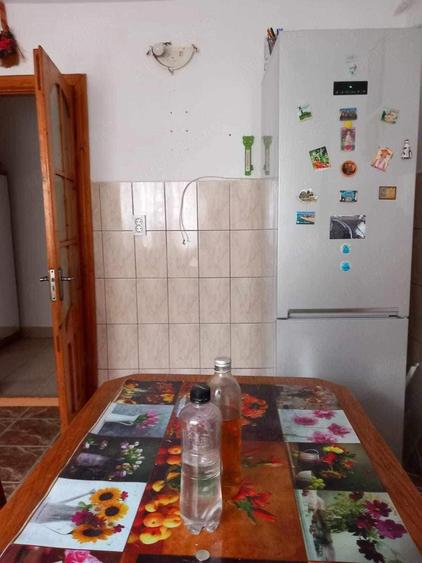 Inchiriez apartament decomandat ,mobilat si utilat, 2 camere, Bro?teni-Colegiu - 1
