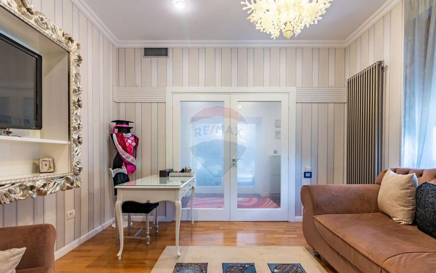 Vila + casa de oaspe?i + casa angaja?i | 12 camere |... - 2